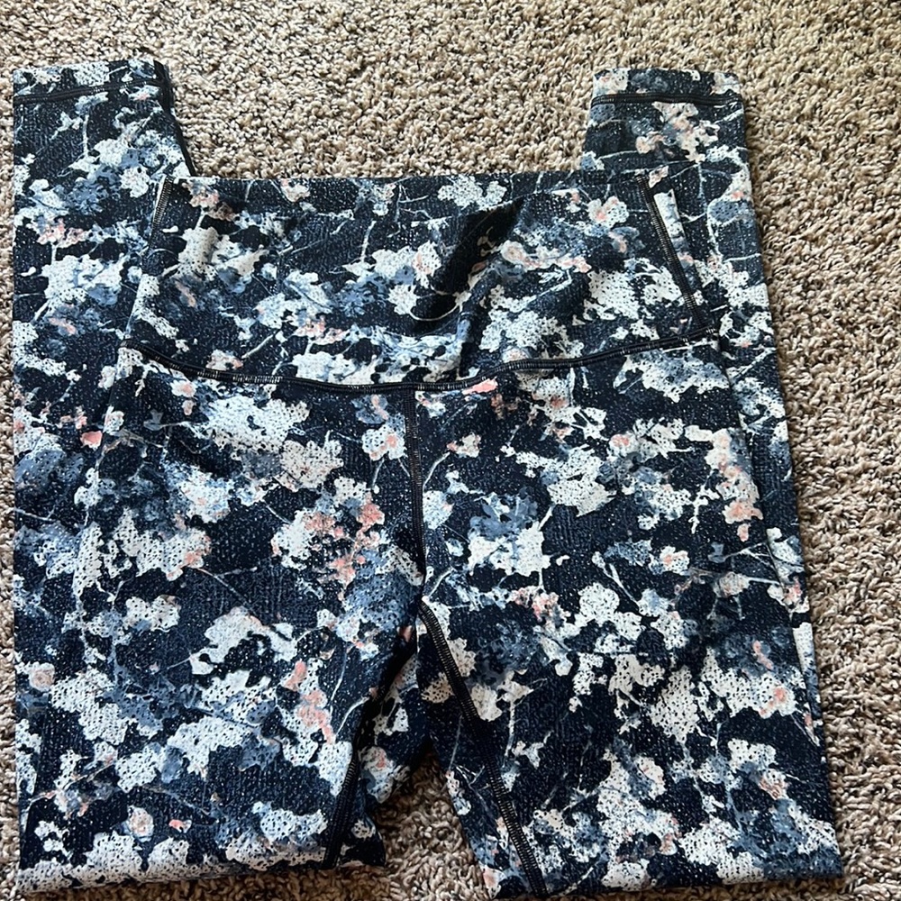 Lululemon wunder under 25” luxstreme  Az 8